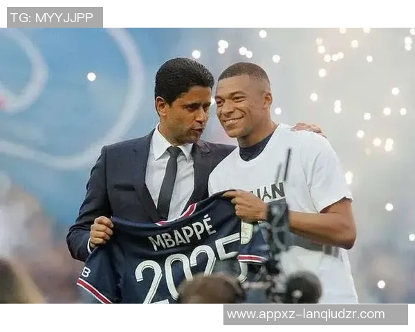 纳赛尔盛赞巴黎六冠荣耀共同庆祝历史性成就的自豪时刻